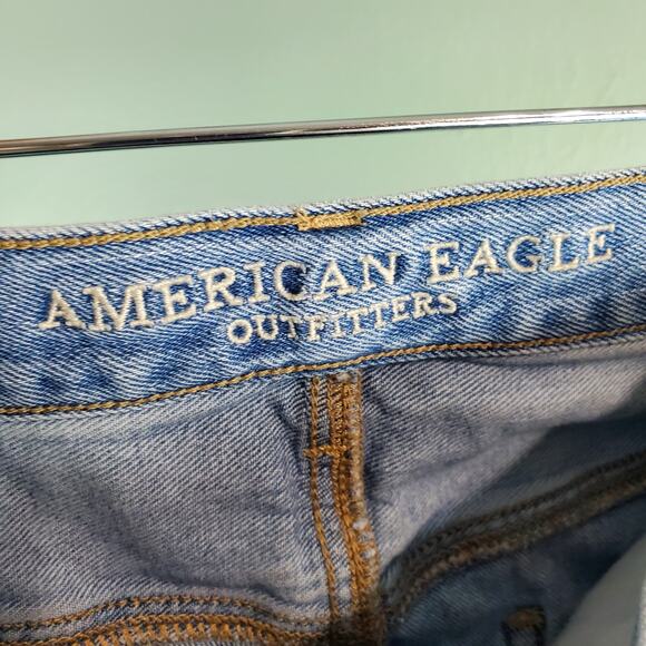 American Eagle Outfitters Light Wash Distressed Mom Jeans Size 12 - Picture 3 of 7